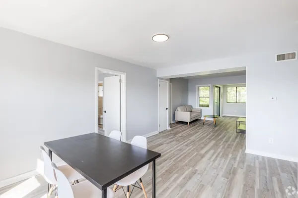 CMU Off-Campus Housing | 5735 - 5737 Hobart St, Pittsburgh, PA 15217 | Studio, 1- to 3-Bedroom Rentals Available