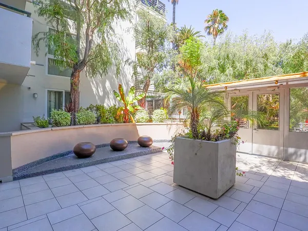 Edinburgh Courtyard for rent in Beverly Grove, Los Angeles | 2-Bedroom Rentals Available