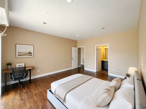 USC Off-Campus Housing | PM - JWB Landmark 1337-1339 | Studio, 1- to 3-Bedroom Rentals Available