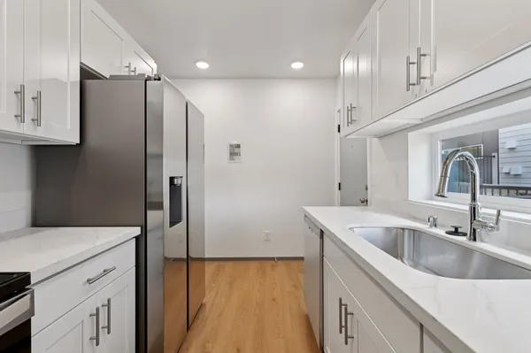 UW Off-Campus Housing | Ravenna Gardens | Studio, 1- to 3-Bedroom Rentals Available
