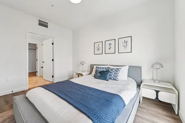 Somi in Koreatown, Los Angeles | Studio, 1- to 3-Bedroom Rentals Available