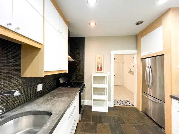 CMU Off-Campus Housing | 1041 Mirror St | Studio, 1- to 3-Bedroom Rentals Available