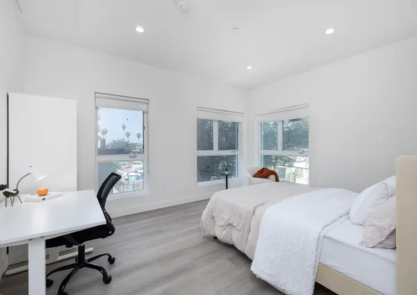 Polaris Lux for Rent near USC | Off-Campus Apartments