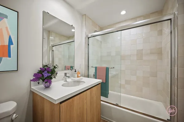 Tamarind Sunset in Hollywood, Los Angeles | Studio, 1- to 3-Bedroom Rentals Available