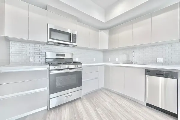 838 La Brea in Miracle Mile, Los Angeles | Studio, 1- to 3-Bedroom Rentals Available