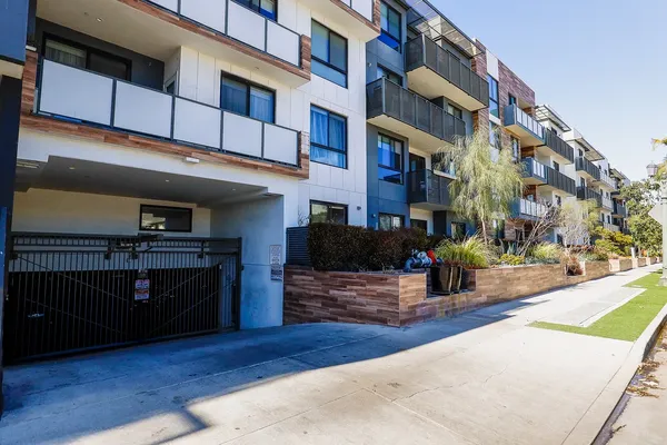 Cole Grove in Hollywood, Los Angeles | Studio, 1- to 3-Bedroom Rentals Available