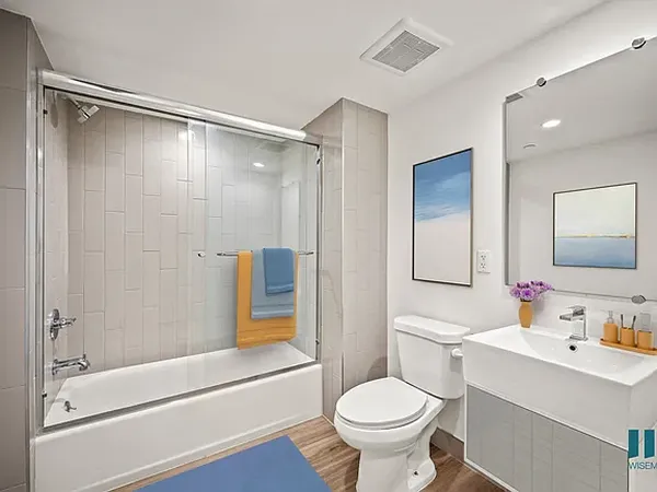 UCLA Off-Campus Housing | Louisiana Glen | Studio, 1- to 3-Bedroom Rentals Available