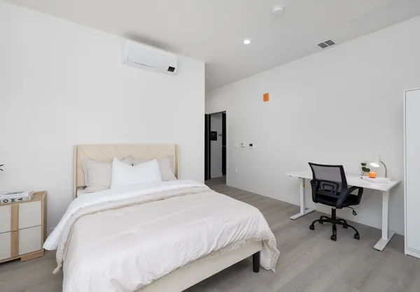 USC Off-Campus Housing | TL 1361 W 35th St | Studio, 1- to 3-Bedroom Rentals Available