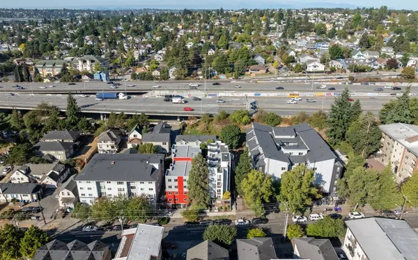 UW Off-Campus Housing | 7th Ave Place | Studio, 1- to 3-Bedroom Rentals Available