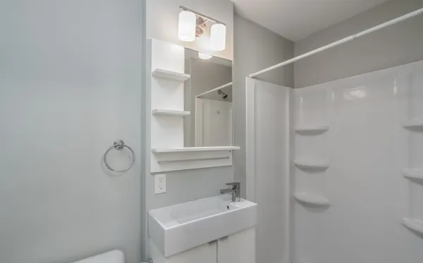 UW Off-Campus Housing | 7th Ave Place | Studio, 1- to 3-Bedroom Rentals Available