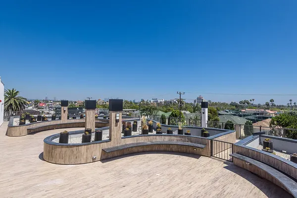 Cole Grove in Hollywood, Los Angeles | Studio, 1- to 3-Bedroom Rentals Available