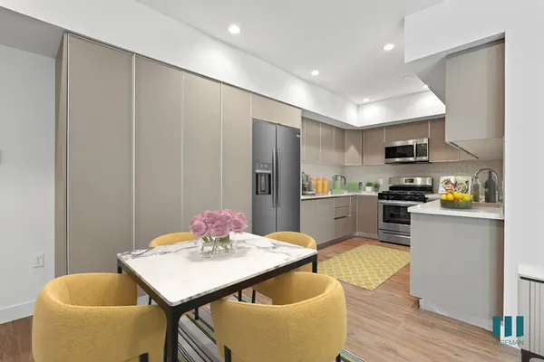 Croft Retreat in Beverly Grove, Los Angeles | Studio, 1- to 3-Bedroom Rentals Available