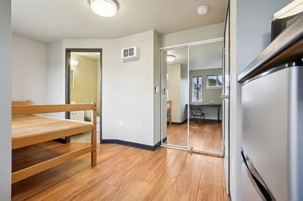 UW Off-Campus Housing | Juno Studios | Studio, 1- to 3-Bedroom Rentals Available