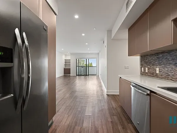 Fox Hills Drive in Century City, Los Angeles | Studio, 1- to 3-Bedroom Rentals Available