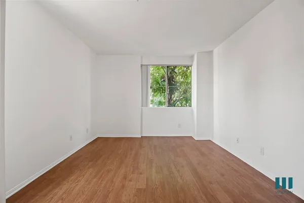 UCLA Off-Campus Housing | Barrington Santa Monica | Studio, 1- to 3-Bedroom Rentals Available