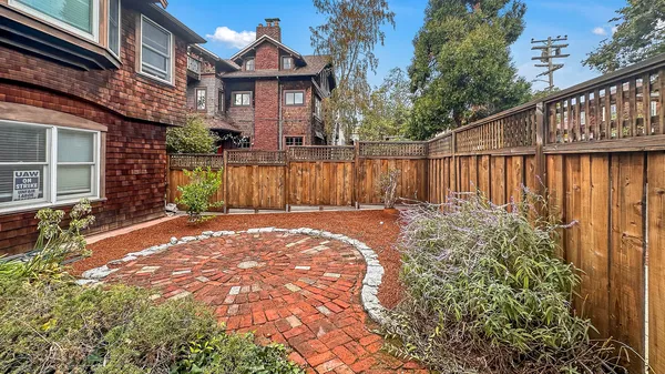 2620 Regent in South Berkeley, Berkeley | Studio, 1- to 3-Bedroom Rentals Available