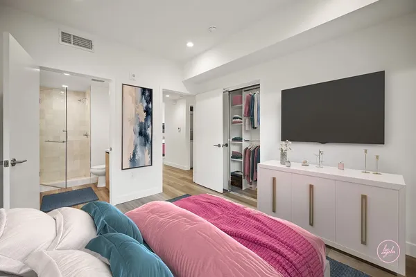 Tamarind Sunset in Hollywood, Los Angeles | Studio, 1- to 3-Bedroom Rentals Available