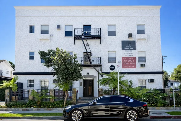 USC Off-Campus Housing | 1256 W 29th St | Studio, 1- to 3-Bedroom Rentals Available