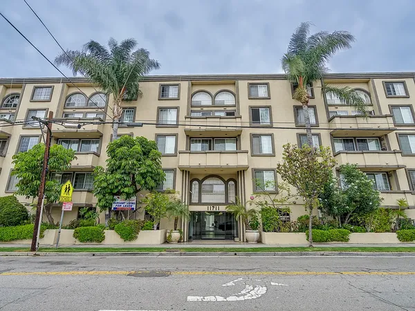 UCLA Off-Campus Housing | Rose Flower | Studio, 1- to 3-Bedroom Rentals Available