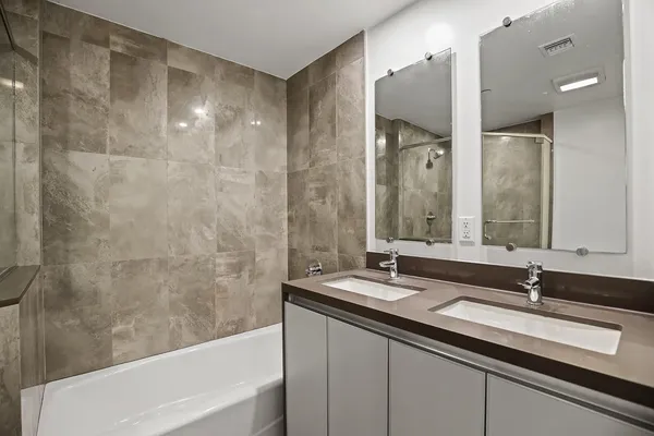 Tamarind Emerald in Hollywood, Los Angeles | Studio, 1- to 3-Bedroom Rentals Available