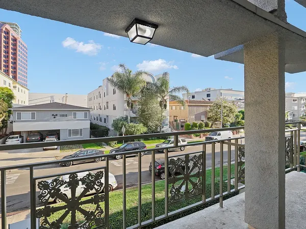 UCLA Off-Campus Housing | Goshen Double | Studio, 1- to 3-Bedroom Rentals Available