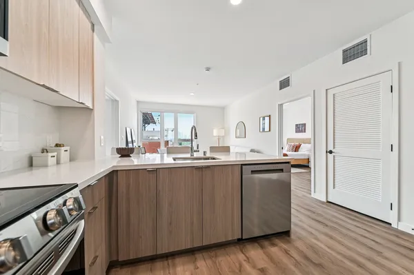 Somi in Koreatown, Los Angeles | Studio, 1- to 3-Bedroom Rentals Available