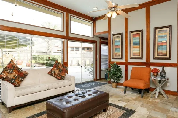 Mansions Of Shadowbriar in Briar Forest, Houston | Studio, 1- to 3-Bedroom Rentals Available