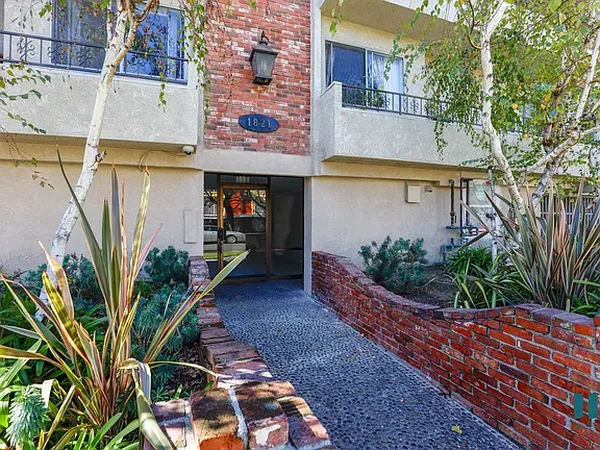 UCLA Off-Campus Housing | Bentley Woodland | Studio, 1- to 3-Bedroom Rentals Available