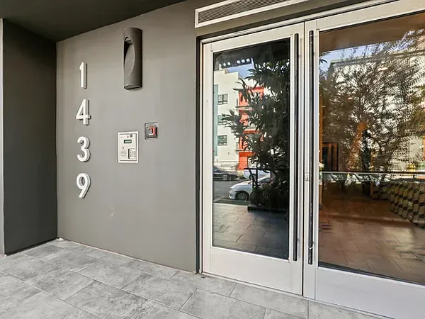 Tamarind Emerald in Hollywood, Los Angeles | Studio, 1- to 3-Bedroom Rentals Available