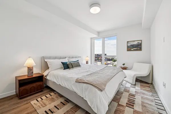 Somi in Koreatown, Los Angeles | Studio, 1- to 3-Bedroom Rentals Available