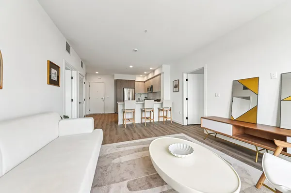 Somi in Koreatown, Los Angeles | Studio, 1- to 3-Bedroom Rentals Available