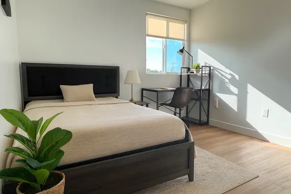 USC Off-Campus Housing | 1431 W 37th St | Studio, 1- to 3-Bedroom Rentals Available