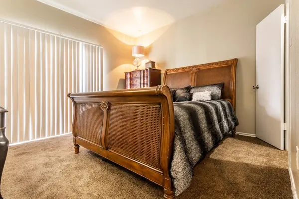 West Oaks Landing in Briar Village, Houston | Studio, 1- to 3-Bedroom Rentals Available