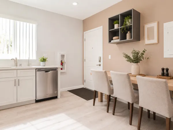 1259 W 36th Pl | 3-Bedroom Off-Campus Housing for Rent near USC