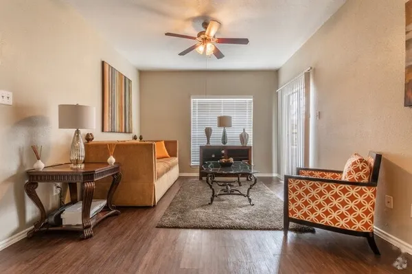 West Oaks Landing in Briar Village, Houston | Studio, 1- to 3-Bedroom Rentals Available