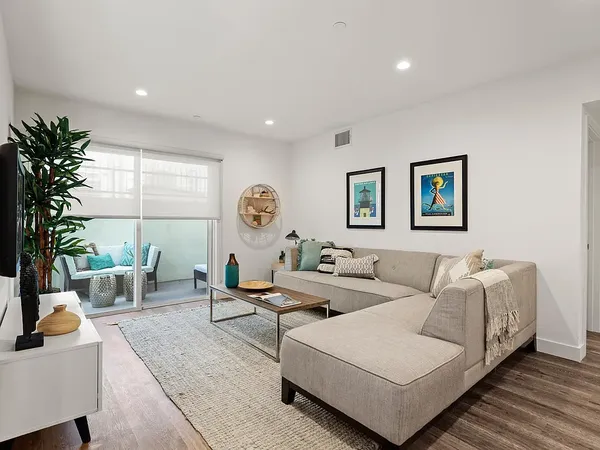 Blackburn La Cienega in Beverly Grove, Los Angeles | Studio, 1- to 3-Bedroom Rentals Available