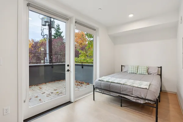 The Rocket  in Wallingford, Seattle | Studio, 1- to 3-Bedroom Rentals Available