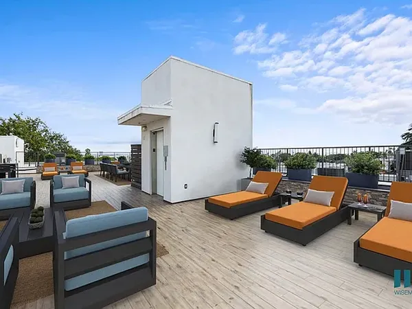 Formosa Fountain in Hollywood, Los Angeles | Studio, 1- to 3-Bedroom Rentals Available