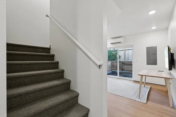 UW Off-Campus Housing | Ravenna Gardens | Studio, 1- to 3-Bedroom Rentals Available