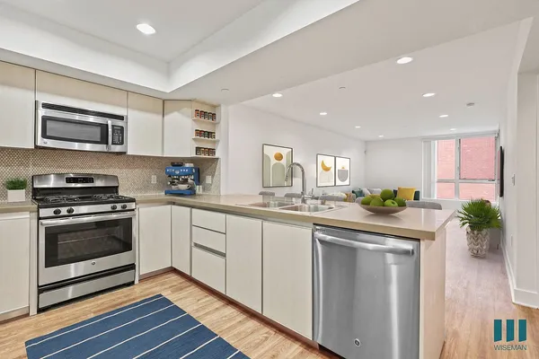 Century City Icon in Century City, Los Angeles | Studio, 1- to 3-Bedroom Rentals Available