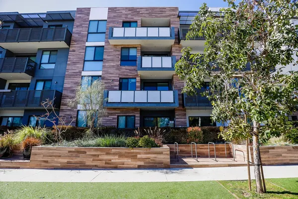 Cole Grove in Hollywood, Los Angeles | Studio, 1- to 3-Bedroom Rentals Available