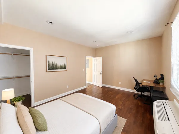 USC Off-Campus Housing | PM - JWB Landmark 1337-1339 | Studio, 1- to 3-Bedroom Rentals Available