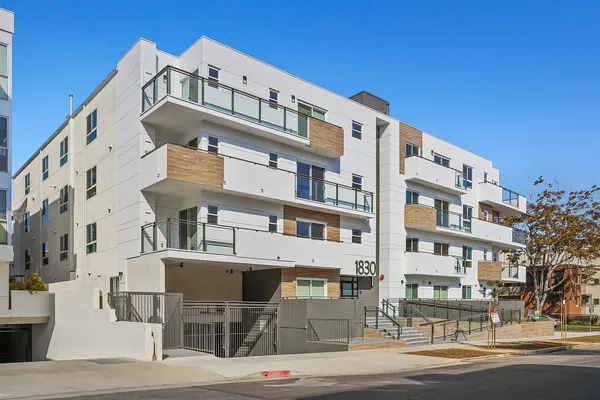 UCLA Off-Campus Housing | Selby Venti | Studio, 1- to 3-Bedroom Rentals Available