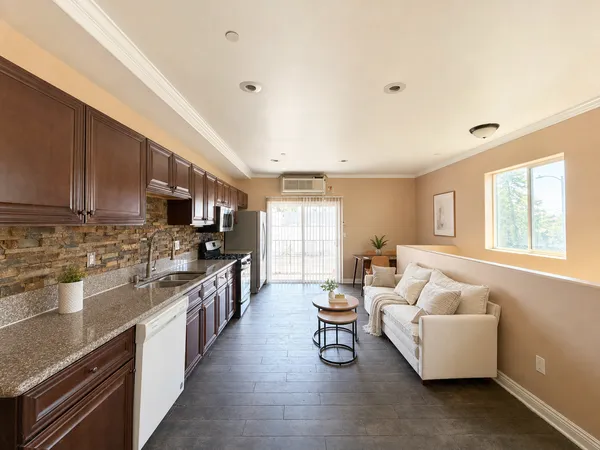 USC Off-Campus Housing | PM - JWB Landmark 1337-1339 | Studio, 1- to 3-Bedroom Rentals Available