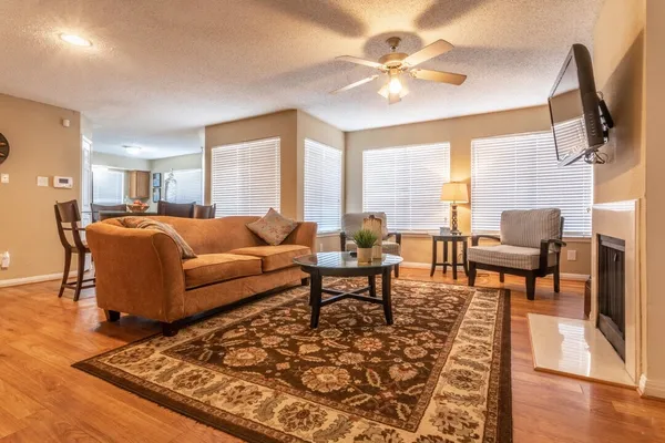 Mansions Of Shadowbriar in Briar Forest, Houston | Studio, 1- to 3-Bedroom Rentals Available