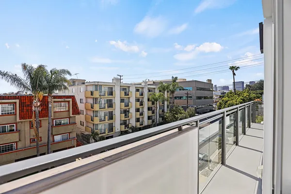 UCLA Off-Campus Housing | Selby Venti | Studio, 1- to 3-Bedroom Rentals Available