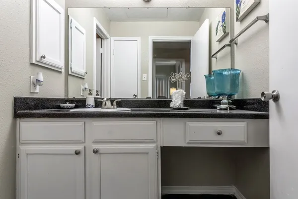 West Oaks Landing in Briar Village, Houston | Studio, 1- to 3-Bedroom Rentals Available