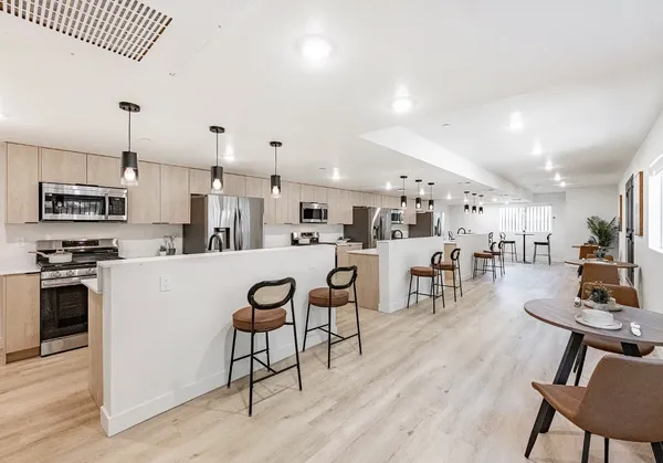 4517 Kingswell Ave in USC-Outside-DPS, Los Angeles | Studio, 1- to 3-Bedroom Rentals Available