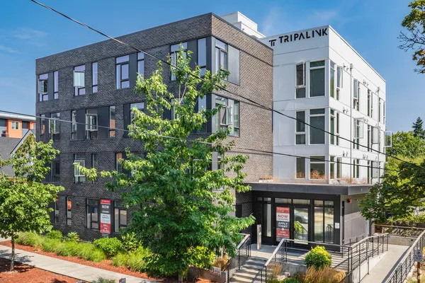 UW Off-Campus Housing | Fifty-Two Apartments | Studio, 1- to 3-Bedroom Rentals Available