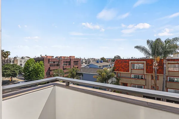 UCLA Off-Campus Housing | Selby Venti | Studio, 1- to 3-Bedroom Rentals Available